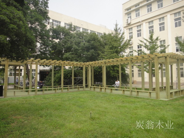 科技大學(xué)防腐木廊架 (2).JPG